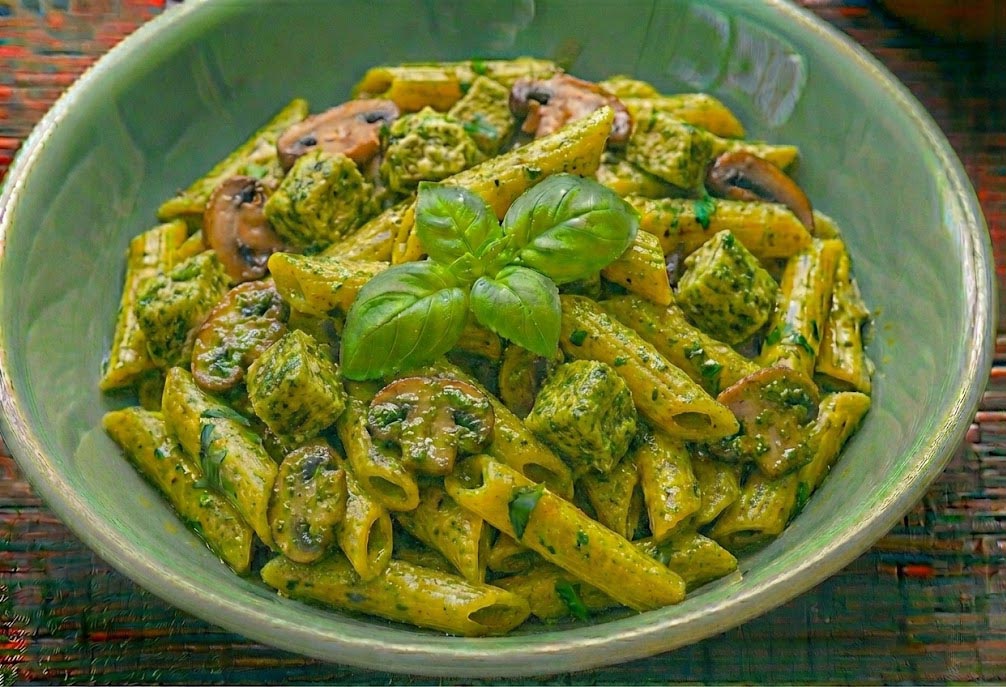 Tavuklu Mantarlı Pesto Soslu Penne